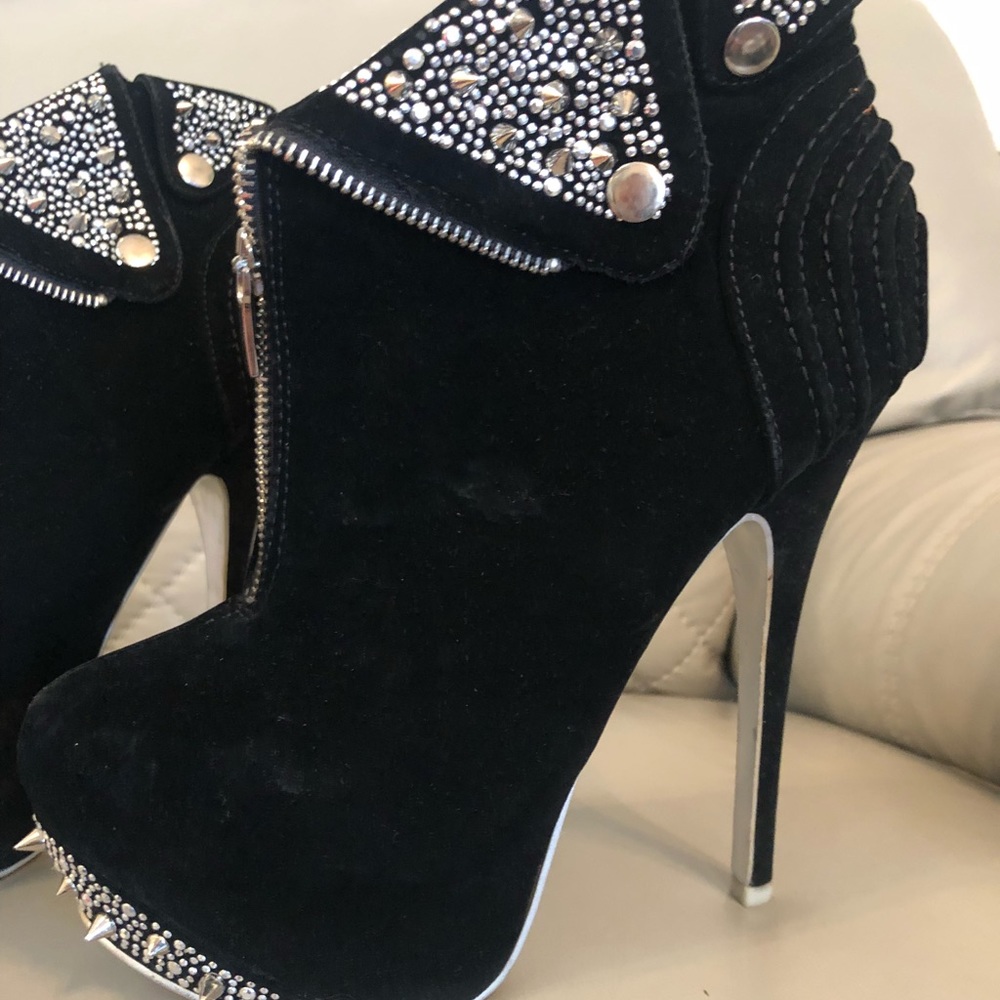 Alba Booties - Picture 2 of 6